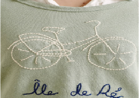 Running stitch embroidery for simple, lightweight decorative outlines.